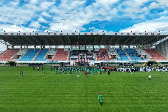 Sivas'ta gönülleri fethedecek maç! Filistinli öğrenciler İle Sivas Gücü Belediyespor sahaya iniyor!