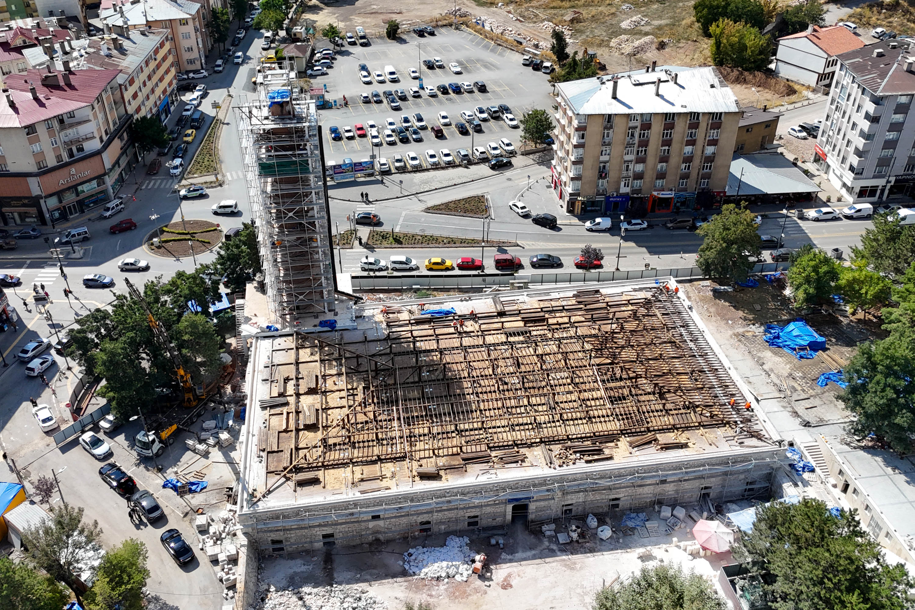 Sivas'ın sembol yapısında büyük ihya! Vali Şimşek yerinde inceledi: İşte Ulu Camii'deki son durum!