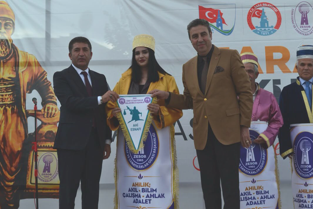 Zara'da Ahilik geleneği yeniden canlandı! Kaftanlar giydirildi, plaketler verildi!