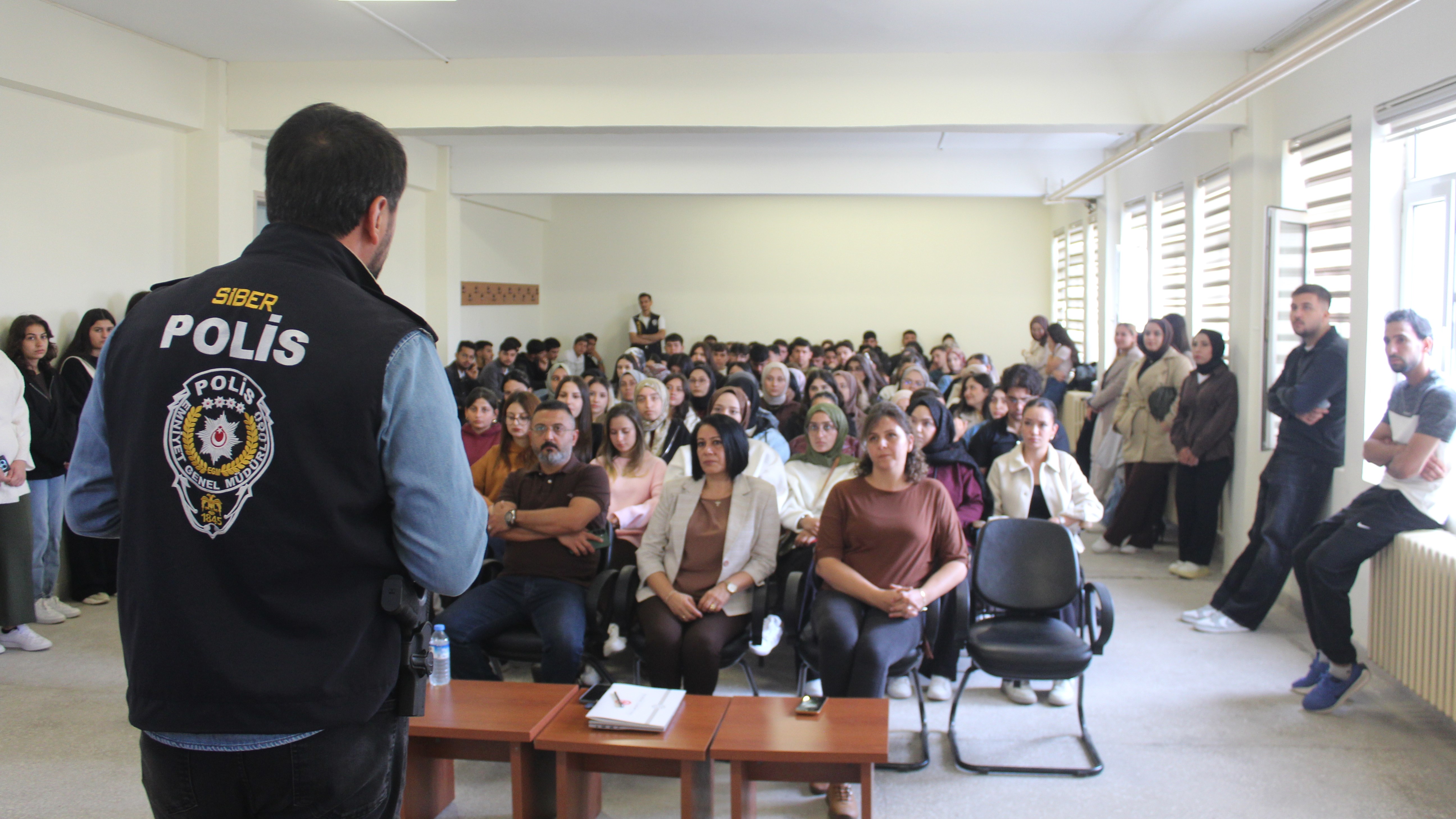 Şarkışla’da öğrencilere 'sanal bahis' semineri