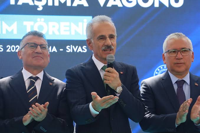 Bakan Abdulkadir Uraloğlu: "Sivas tarihi lojistik ambar binasını YHT garı olarak kazandırdık"