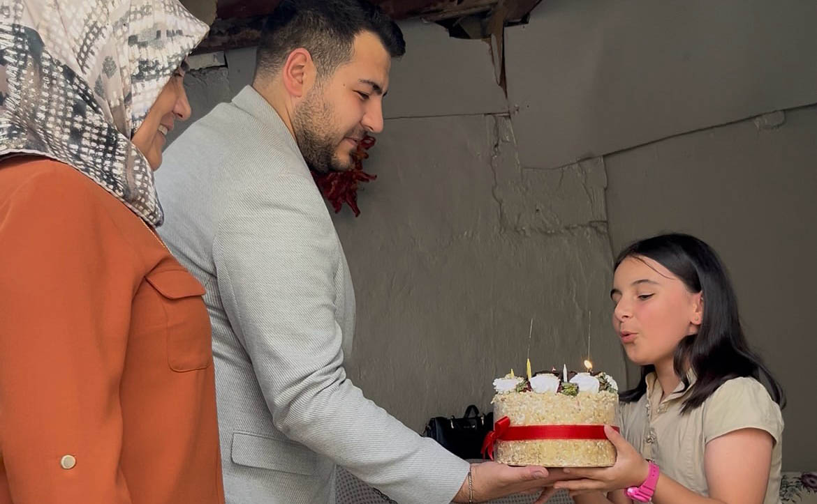 AK Parti Sivas Gençlik Kolları’ndan sürpriz kutlama