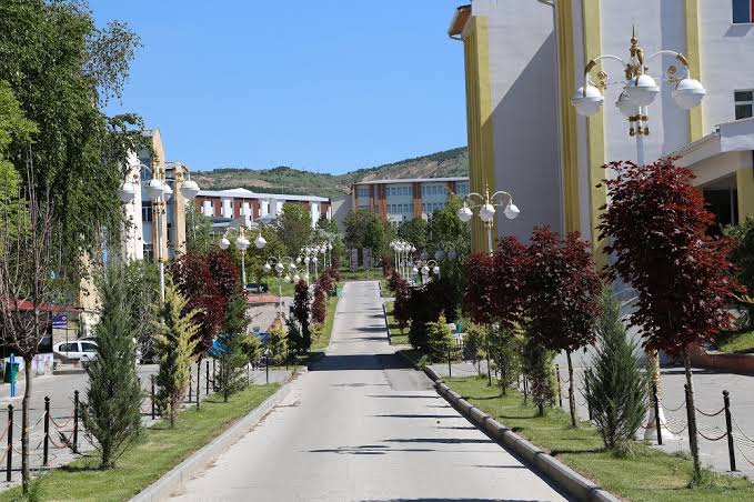 SCÜ 18 basamak yükseldi