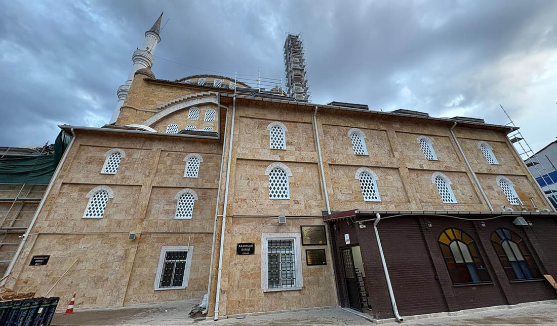 Güler’den Paşa Camii’ne inceleme ziyareti