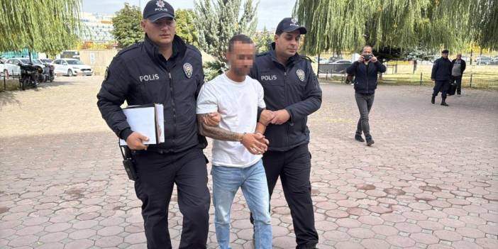 Sivas'ta şehit babasına hakaret eden kişi vuruldu