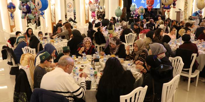 Sivas’ta yetim çocuklar iftar sofrasında buluştu