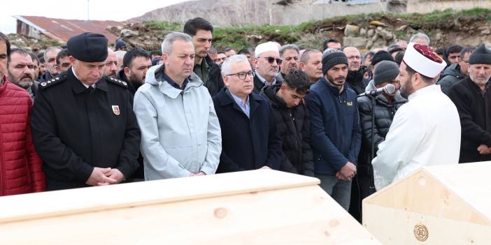 Sivas’taki kazada hayatını kaybeden aynı aileden 3 kişi toprağa verildi