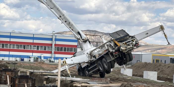 Sivas'ta inşaatta beton kalıbına düşen işçi öldü
