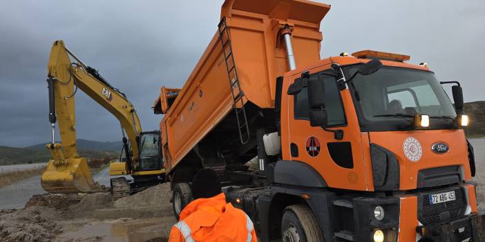 Sivas'ta taşkın nedeniyle Celallı-Karayün kara yolu trafiğe kapatıldı