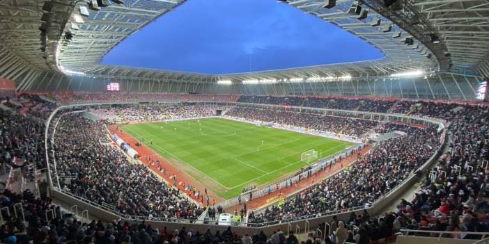Sivasspor tribünleri yeniden ayağa kalkıyor