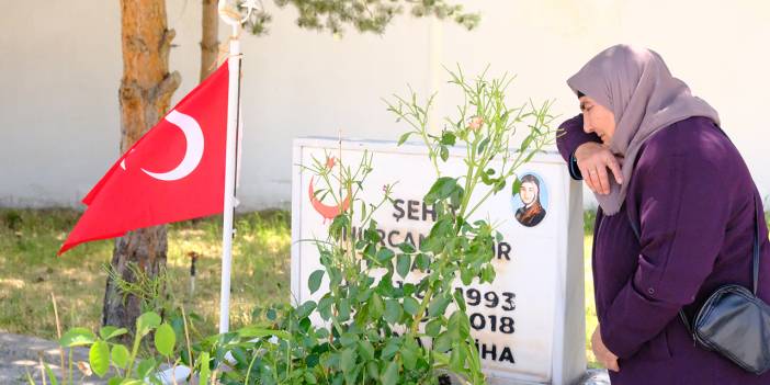 Şehit Bedirhan bebek ve annesi kabirleri başında anıldı
