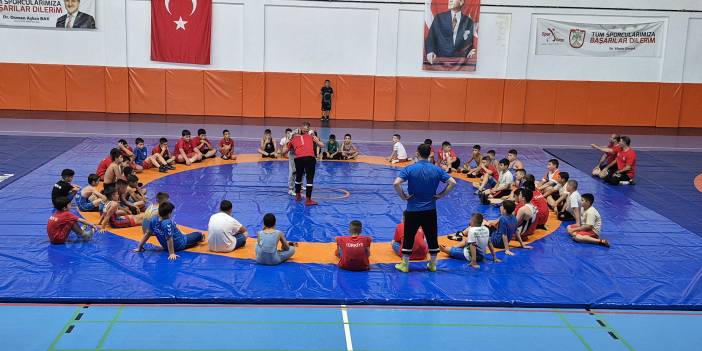 Sivas’ta minik güreşçiler için gelişim kampı başladı
