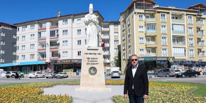 Hacı Bektaş-ı Veli heykeli Sivas'a yakıştı