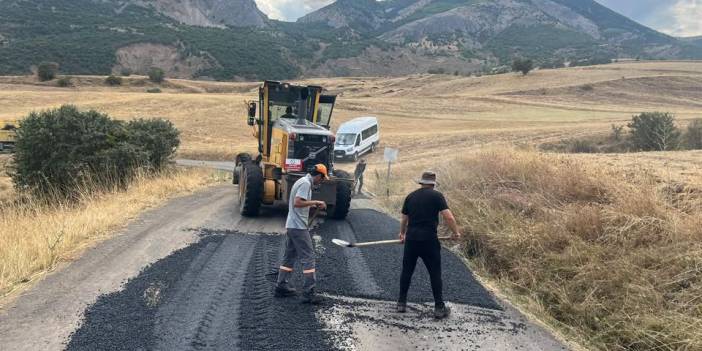 Suşehri İlçe Özel İdaresi sahada! Bozuk yollar tek tek onarılıyor!