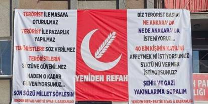 Yeniden Refah Partisi Sivas İl Başkanlığından pankartlı tepki