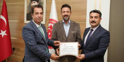 Polonya’dan ödülle döndüler