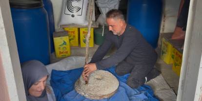 90 yıllık geleneği taş değirmende yaşatıyorlar
