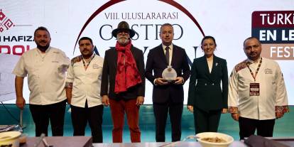 GastroAfyon’da Sivas Rüzgârı Esti! Başkan Uzun Mutancana Pişirdi!