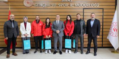 Sivaslı sporcular kürsüyü bırakmadı!