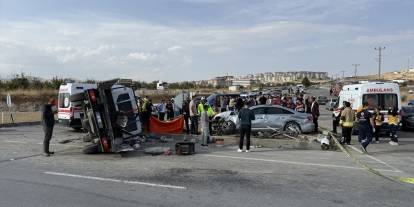 Kahramanmaraş’ta MHP'li Milletvekilinin Bulunduğu Konvoyda Feci Kaza! 1 Ölü!