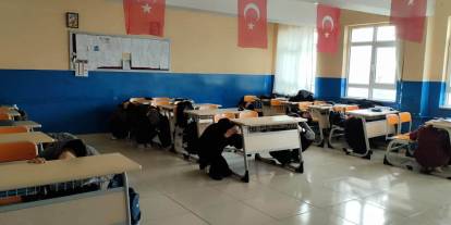 Sivas'ta tüm okullarda sirenler çaldı! Öğrenciler saniyeler içinde tahliye edildi!