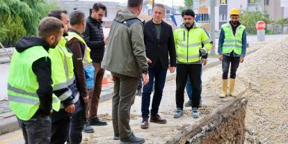 Sivas Belediyesi 4 mahallede eş zamanlı asfalt yenileme çalışması yürütüyor