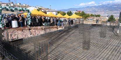 Suşehri'nde hayırsever iş insanı tarafından yaptırılacak caminin temeli atıldı