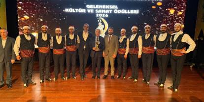Soybayraktar’a halk oyunlarında hizmet ödülü