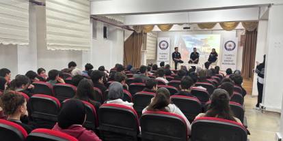 Sivas Emniyet Müdürlüğü’nden lise öğrencilerine polislik mesleği ve kariyer bilgilendirmesi