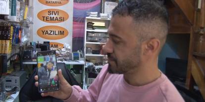 Telefoncunun dikkati kadını dolandırılmaktan kurtardı