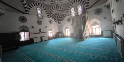 Sivas'ta hayır şartı kapsamında caminin halıları yenilendi