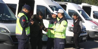 Şarkışla'da emniyet, jandarma ve milli eğitimden servis araçlarına sıkı kontrol