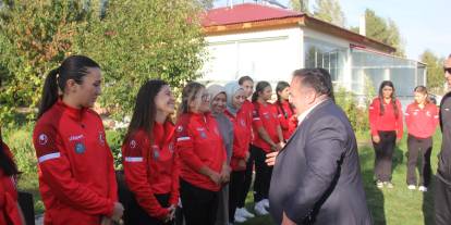 İşitme engelli kadın güreşçiler, ilk Avrupa Şampiyonası'na Sivas'ta hazırlandı