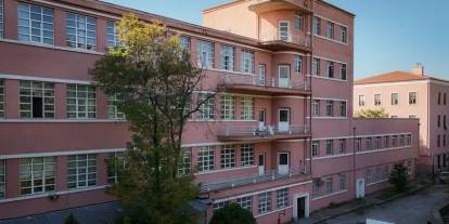 Bir asra yaklaşan okul, kadınların geleceğine ışık tutuyor