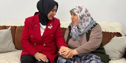 AK Parti Sivas Milletvekili Rukiye Toy, şehit annesi Kiraz Gençdoğmuş’u ziyaret etti