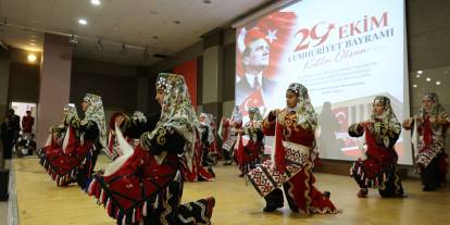 Cumhuriyet’in 103. yılı Âşık Veysel Kültür Merkezi’nde gururla kutlandı