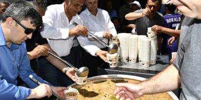 Sivas'ta 3 bin kişilik aşure dağıtıldı