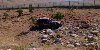 Sivas'ta otomobil takla attı, 2 kişi yaralandı