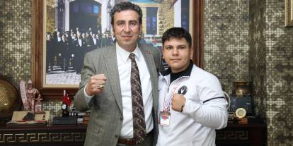 SESOB Başkanı Hakan Demirgil, Boks Şampiyonu Baba-Oğulu Ağırladı