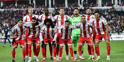Sivasspor, şampiyona karşı oynayacak!