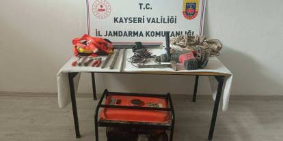 Kaçak kazı yapan 3 kişi yakalandı