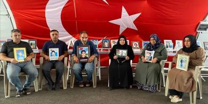 Diyarbakır anneleri kavurucu sıcakta da evlat nöbetinde