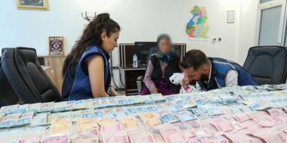 Yakalanan dilencinin üzerinden 75 bin 950 TL çıktı