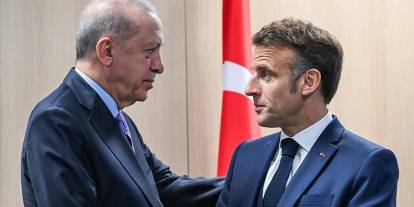 Erdoğan, Macron'la görüştü!