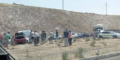 Kayseri - Sivas yolunda 2 araç çarpıştı!