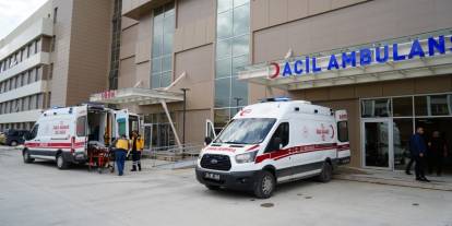 Erzincan- Sivas yolunda otomobil dereye uçtu!