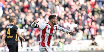 Rey Manaj Kulüp Tarihine Geçti!