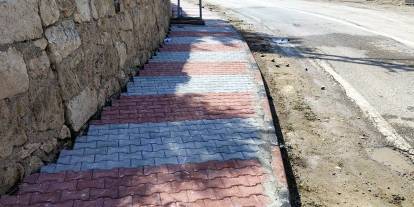 Çepni'de kaldırım yenileme çalışmaları devam ediyor