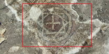 Mezar kazısında mozaik, Davut yıldızı ve 6 satırlık dilekçe yazısı ortaya çıktı