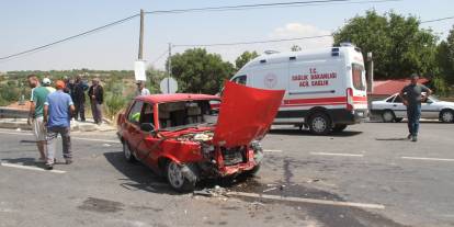 İki otomobilin çarpışması sonucu 4 kişi yaralandı
